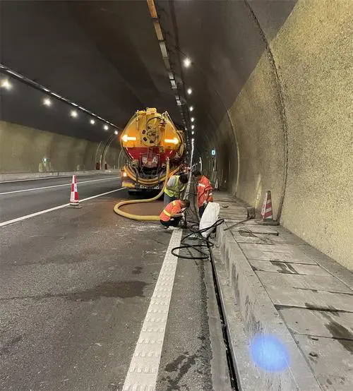 新化隧道排水渠清淤